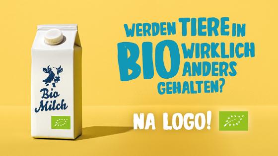 Ein Tetrapack mit der Aufschrift "Biomilch", einem Kuhkopf und dem EU-Bio-Logo, daneben der Schriftzug "Werden Tiere in Bio wirklich anders gehalten? Na Logo!"
